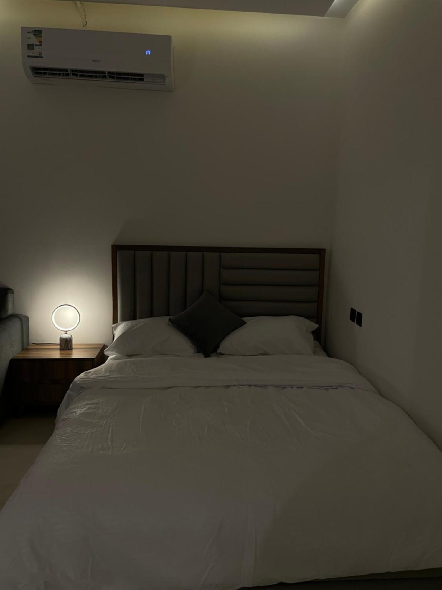 Vip Studio Riyadh Luaran gambar