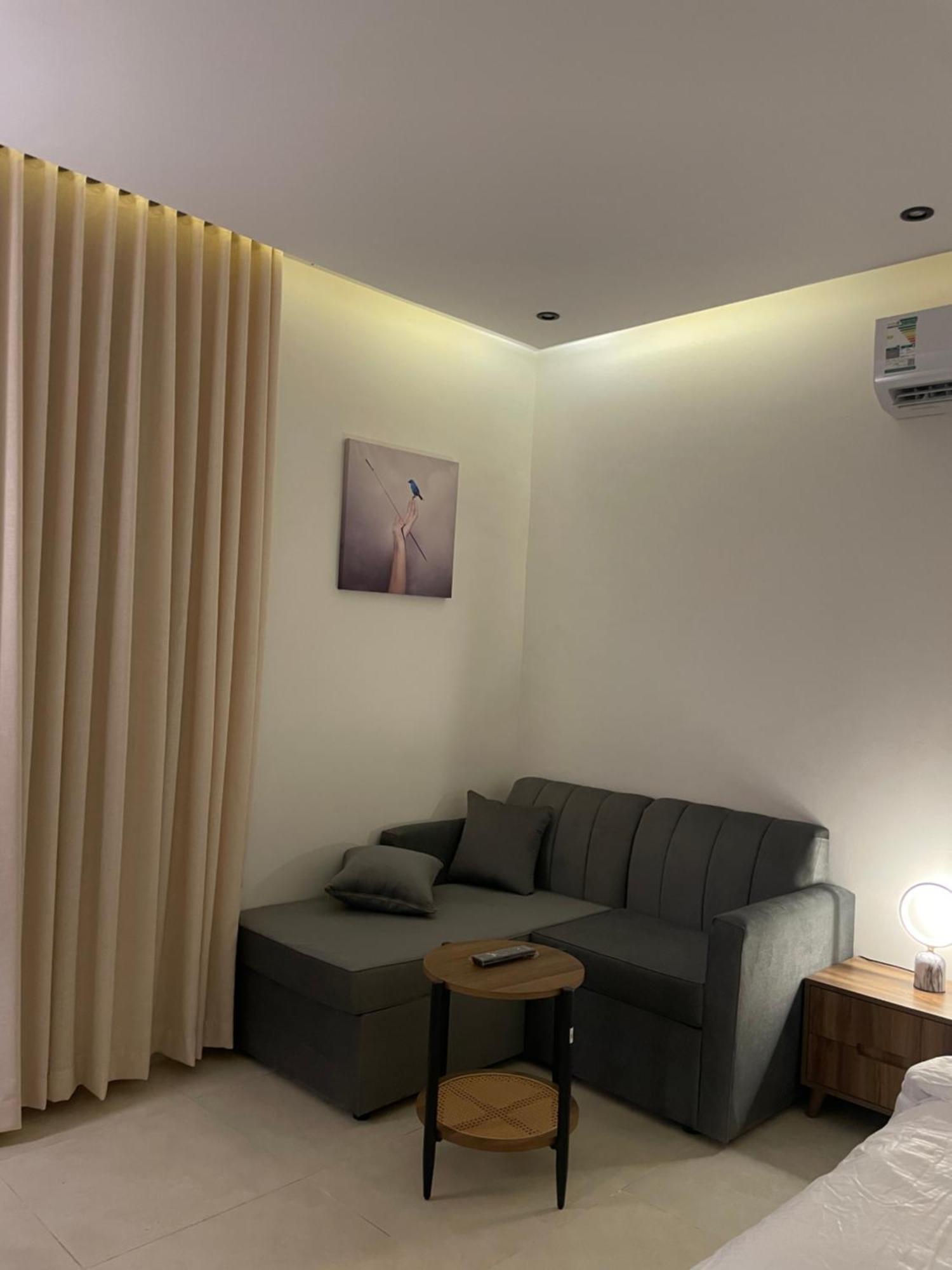Vip Studio Riyadh Luaran gambar